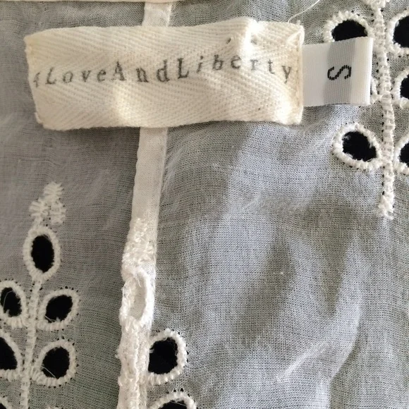 4 Love And Liberty Cream Top - Picture 2 of 4